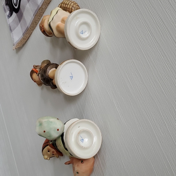 Hummel Figurines - Picture 6 of 8